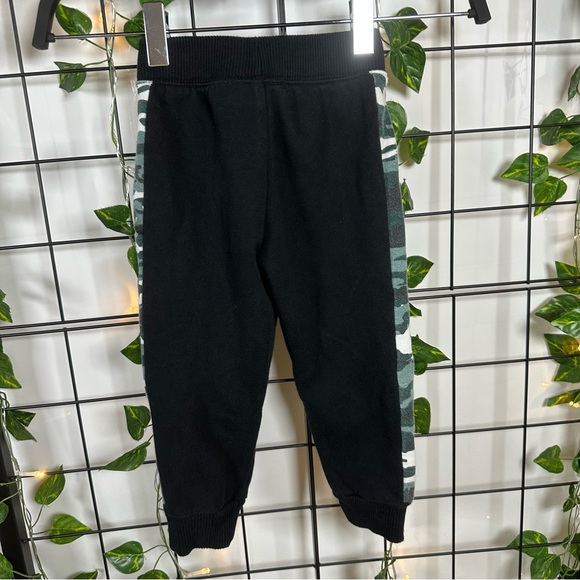 The Children's Place Green/Black/White Camo Sweater Matching Set 2T (Boy) - Picture 13 of 16